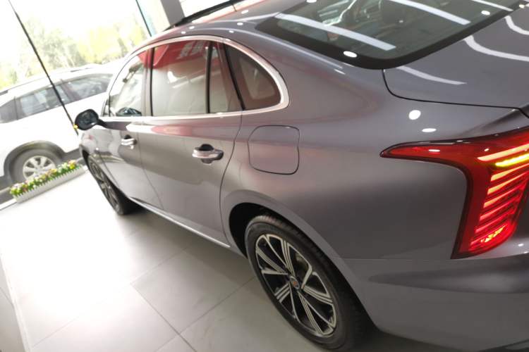 Used Hongqi H5 PHEV 2025 170 Super Hybrid Version Left Side