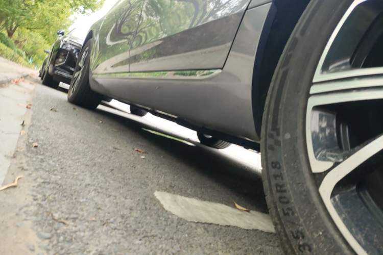 Used Hongqi H5 PHEV 2025 170 Super Hybrid Version Left Side Sill