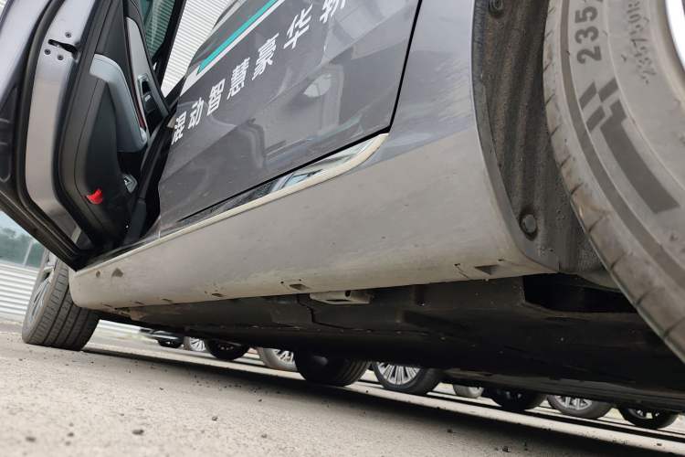 Used Hongqi H5 PHEV 2025 170 Super Hybrid Version Left Side Sill