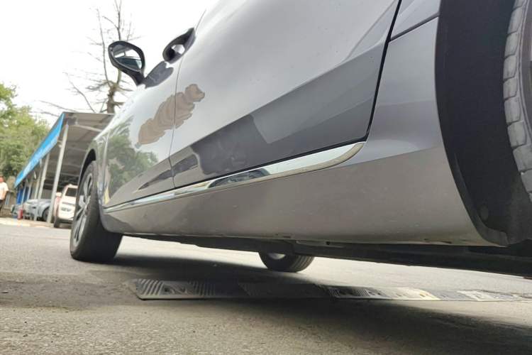 Used Hongqi H5 PHEV 2025 170 Super Hybrid Version Left Side Sill