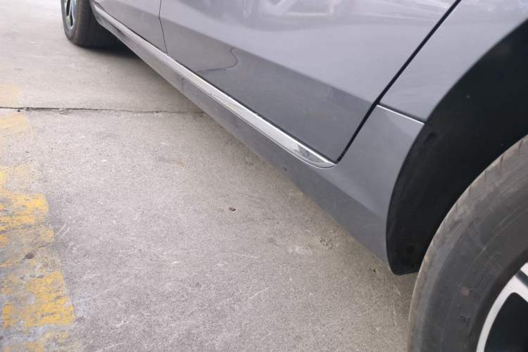 Used Hongqi H5 PHEV 2025 170 Super Hybrid Version Left Side Sill