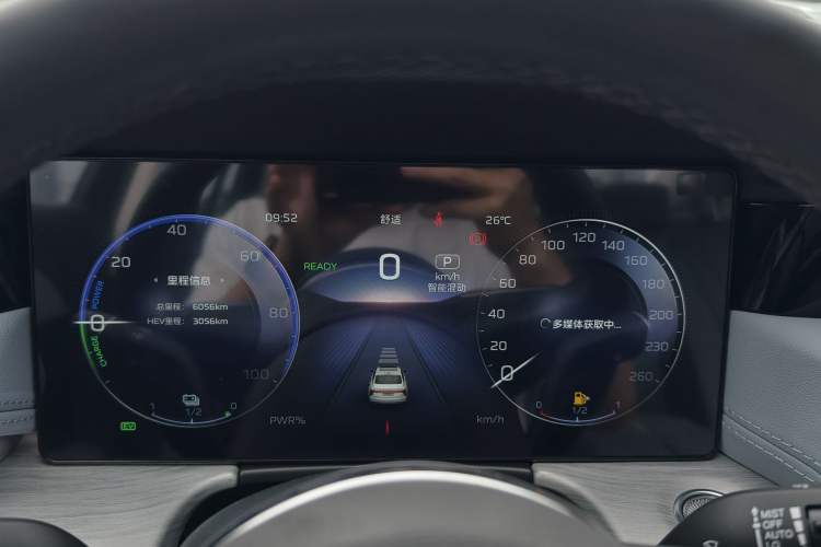 Used Hongqi H5 PHEV 2025 170 Super Hybrid Version Odometer Close Up