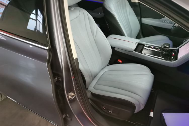 Used Hongqi H5 PHEV 2025 170 Super Hybrid Version Right Front Seat