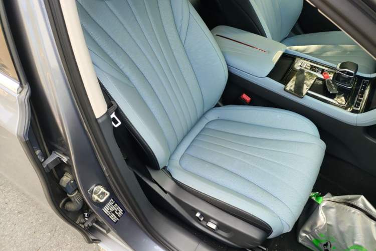 Used Hongqi H5 PHEV 2025 170 Super Hybrid Version Right Front Seat