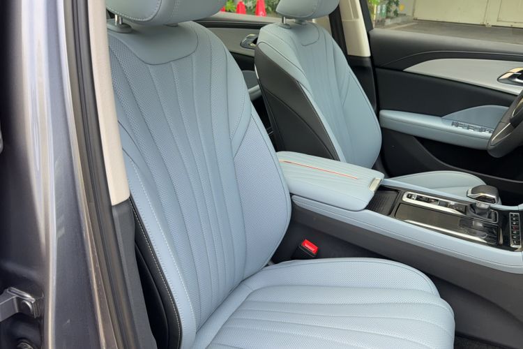 Used Hongqi H5 PHEV 2025 170 Super Hybrid Version Right Front Seat