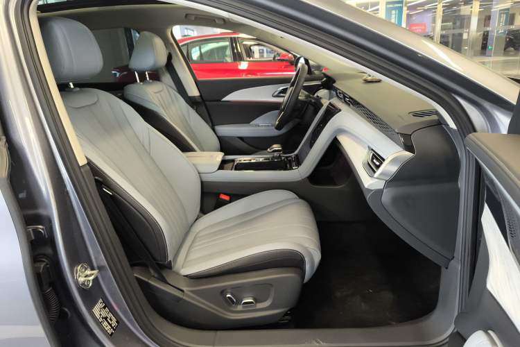 Used Hongqi H5 PHEV 2025 170 Super Hybrid Version Right Front Seat
