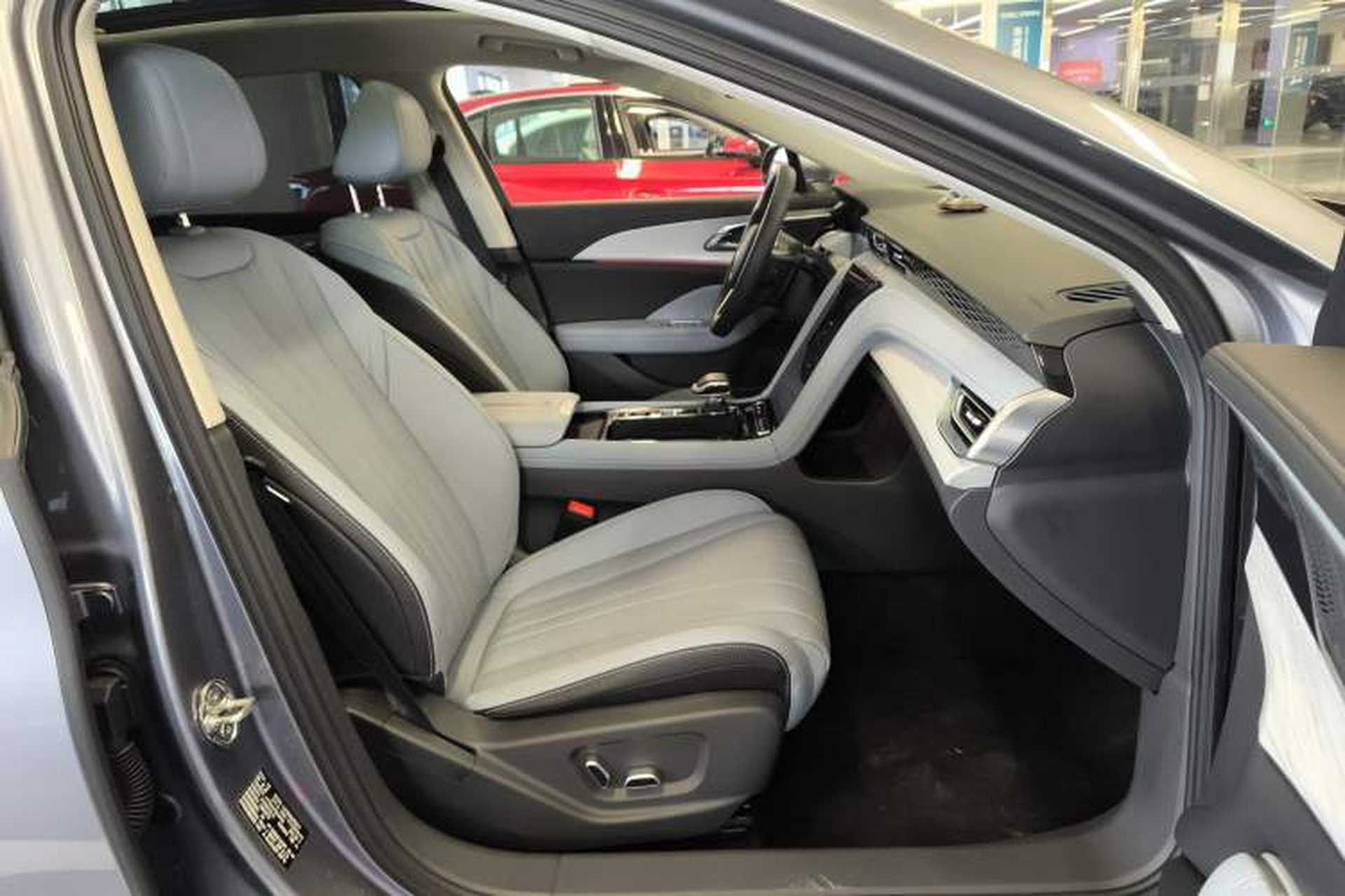 Used Hongqi H5 PHEV 2025 170 Super Hybrid Version Right Front Seat