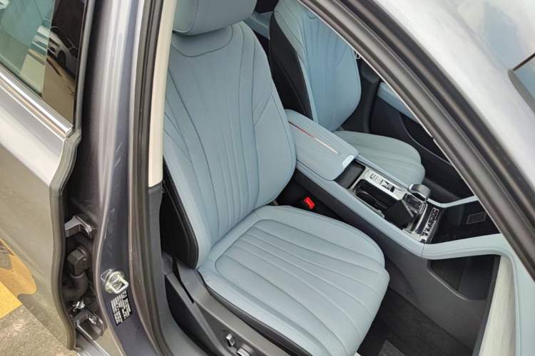 Used Hongqi H5 PHEV 2025 170 Super Hybrid Version Right Front Seat