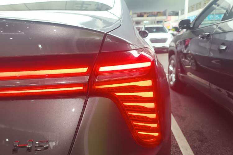 Used Hongqi H5 PHEV 2025 170 Super Hybrid Version Right Rear Taillight