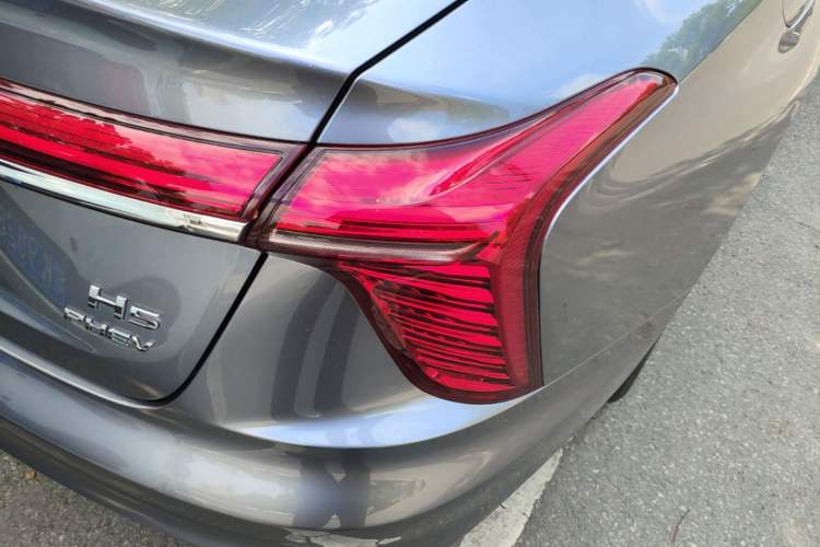 Used Hongqi H5 PHEV 2025 170 Super Hybrid Version Right Rear Taillight