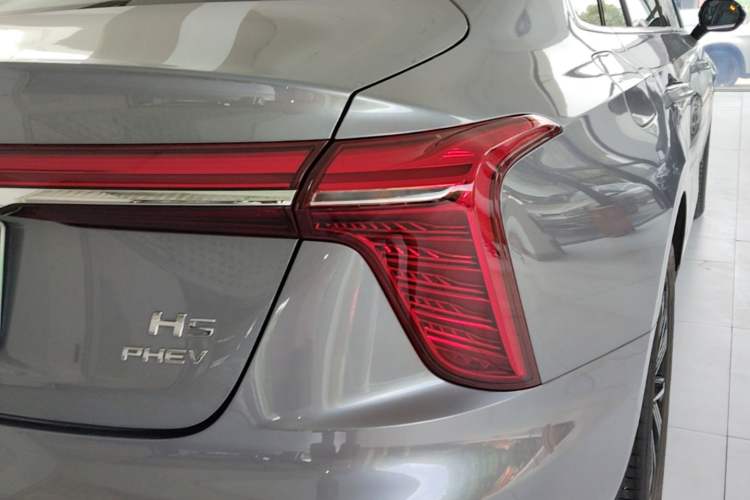 Used Hongqi H5 PHEV 2025 170 Super Hybrid Version Right Rear Taillight