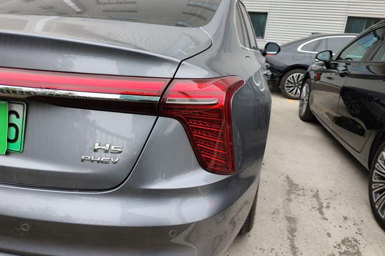 Used Hongqi H5 PHEV 2025 170 Super Hybrid Version Right Rear Taillight