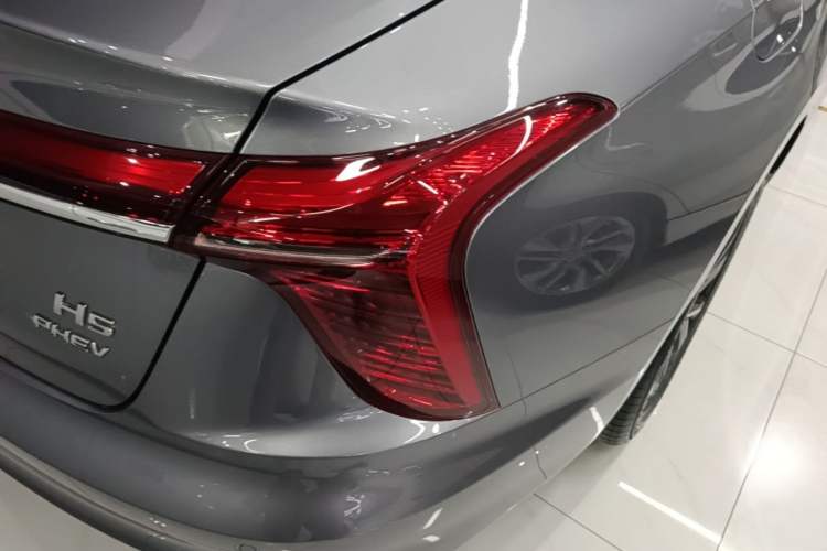 Used Hongqi H5 PHEV 2025 170 Super Hybrid Version Right Rear Taillight