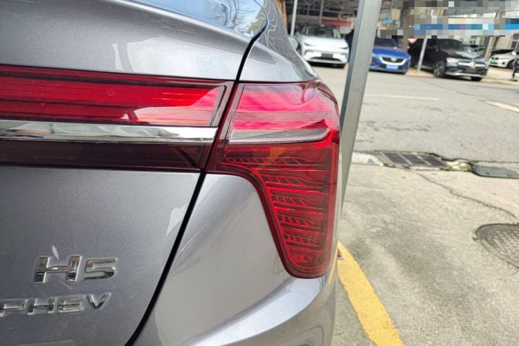Used Hongqi H5 PHEV 2025 170 Super Hybrid Version Right Rear Taillight