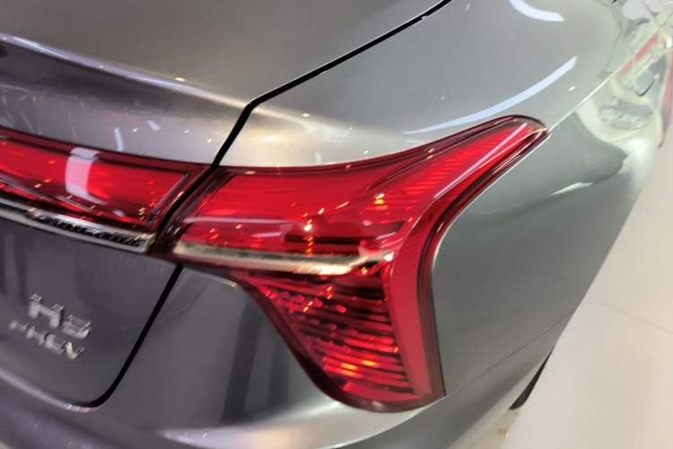 Used Hongqi H5 PHEV 2025 170 Super Hybrid Version Right Rear Taillight