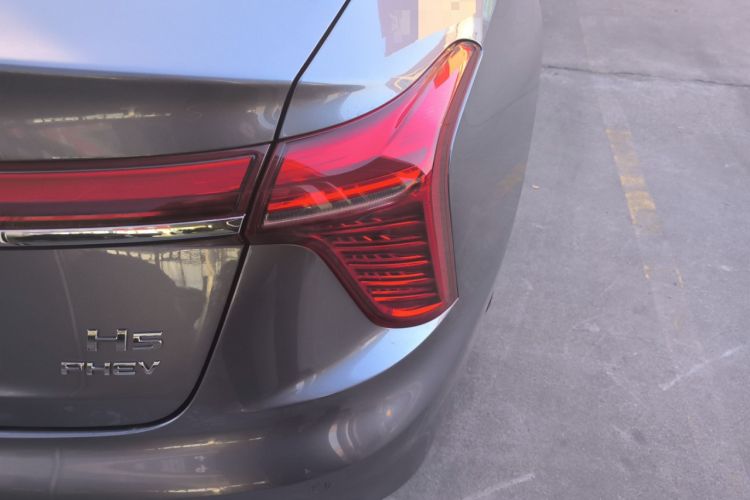 Used Hongqi H5 PHEV 2025 170 Super Hybrid Version Right Rear Taillight