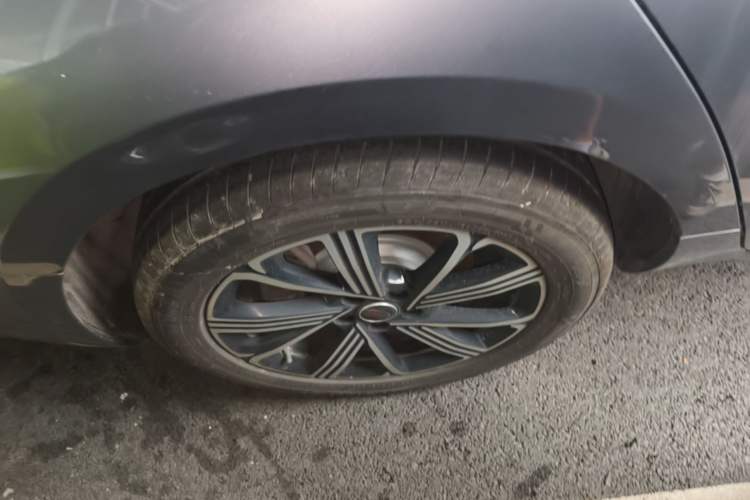 Used Hongqi H5 PHEV 2025 170 Super Hybrid Version Right Rear Wheel Hub
