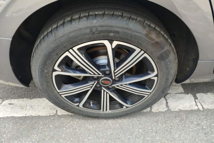 Used Hongqi H5 PHEV 2025 170 Super Hybrid Version Right Rear Wheel Hub