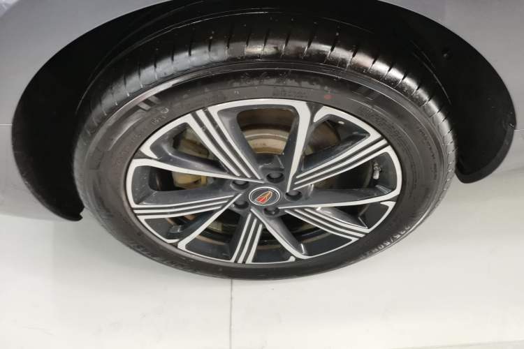 Used Hongqi H5 PHEV 2025 170 Super Hybrid Version Right Rear Wheel Hub