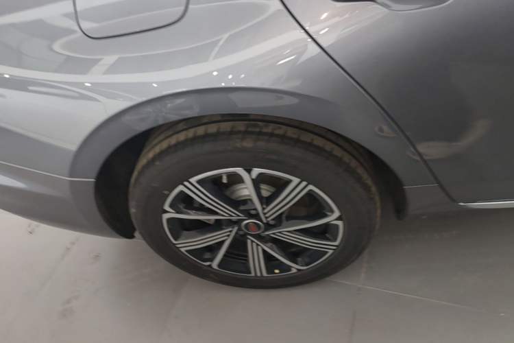 Used Hongqi H5 PHEV 2025 170 Super Hybrid Version Right Rear Wheel Hub