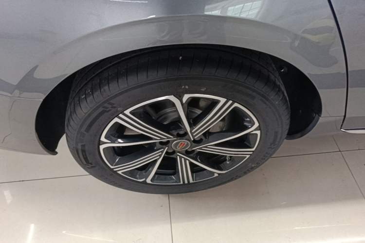 Used Hongqi H5 PHEV 2025 170 Super Hybrid Version Right Rear Wheel Hub
