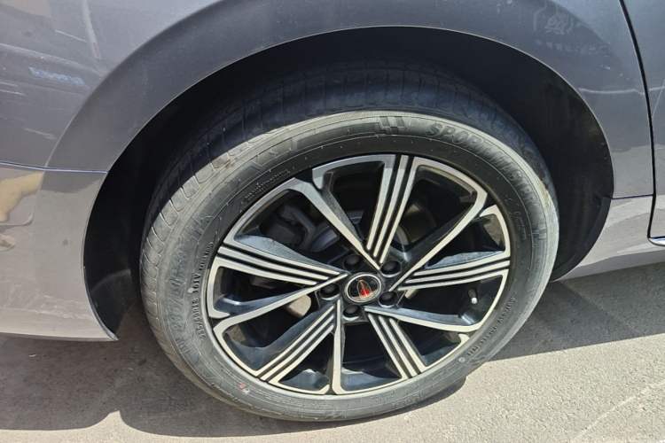 Used Hongqi H5 PHEV 2025 170 Super Hybrid Version Right Rear Wheel Hub