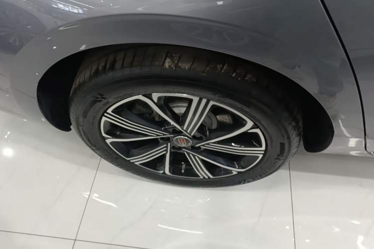 Used Hongqi H5 PHEV 2025 170 Super Hybrid Version Right Rear Wheel Hub