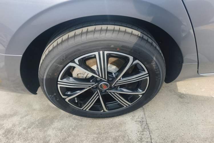 Used Hongqi H5 PHEV 2025 170 Super Hybrid Version Right Rear Wheel Hub