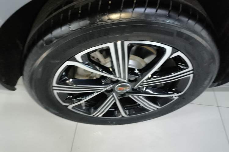 Used Hongqi H5 PHEV 2025 170 Super Hybrid Version Right Rear Wheel Hub