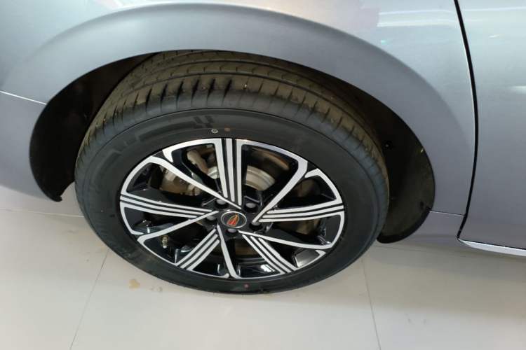 Used Hongqi H5 PHEV 2025 170 Super Hybrid Version Right Rear Wheel Hub
