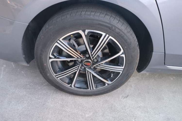Used Hongqi H5 PHEV 2025 170 Super Hybrid Version Right Rear Wheel Hub