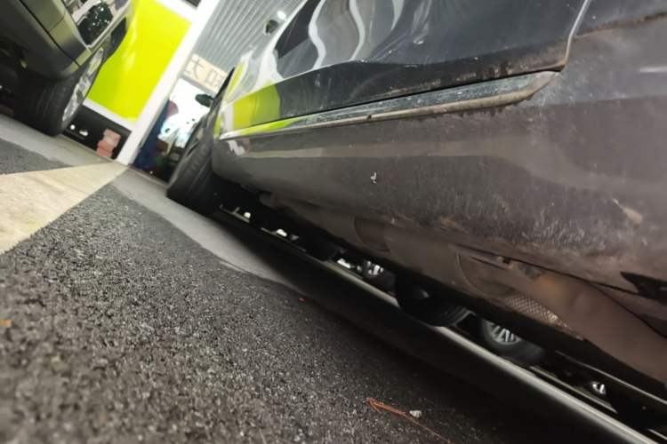 Used Hongqi H5 PHEV 2025 170 Super Hybrid Version Right Side Sill