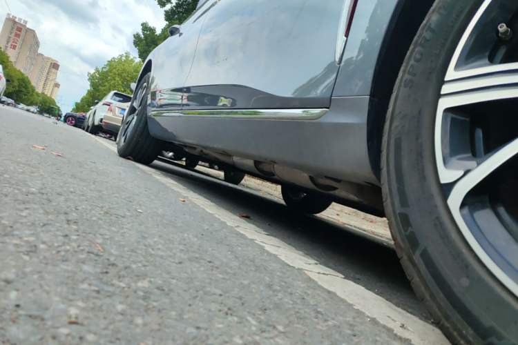 Used Hongqi H5 PHEV 2025 170 Super Hybrid Version Right Side Sill