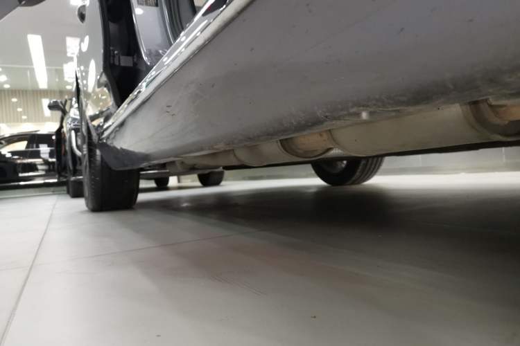 Used Hongqi H5 PHEV 2025 170 Super Hybrid Version Right Side Sill