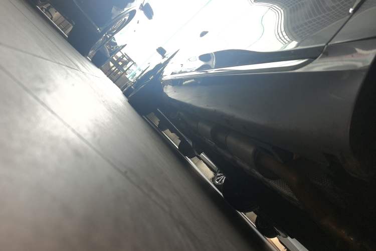 Used Hongqi H5 PHEV 2025 170 Super Hybrid Version Right Side Sill