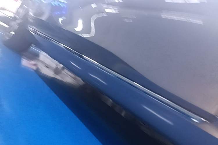 Used Hongqi H5 PHEV 2025 170 Super Hybrid Version Right Side Sill