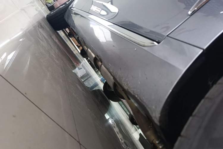 Used Hongqi H5 PHEV 2025 170 Super Hybrid Version Right Side Sill