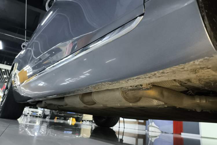 Used Hongqi H5 PHEV 2025 170 Super Hybrid Version Right Side Sill