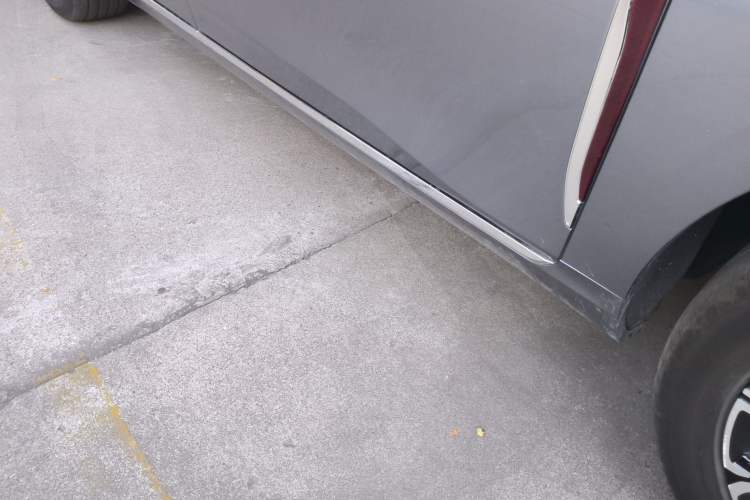 Used Hongqi H5 PHEV 2025 170 Super Hybrid Version Right Side Sill