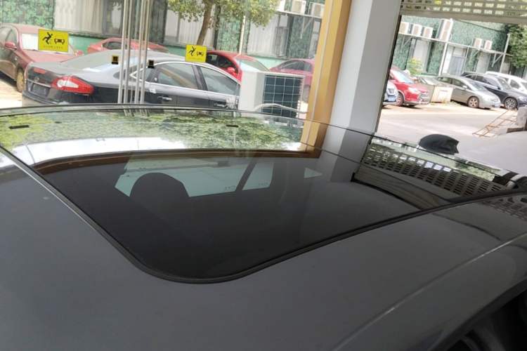 Used Hongqi H5 PHEV 2025 170 Super Hybrid Version Roof