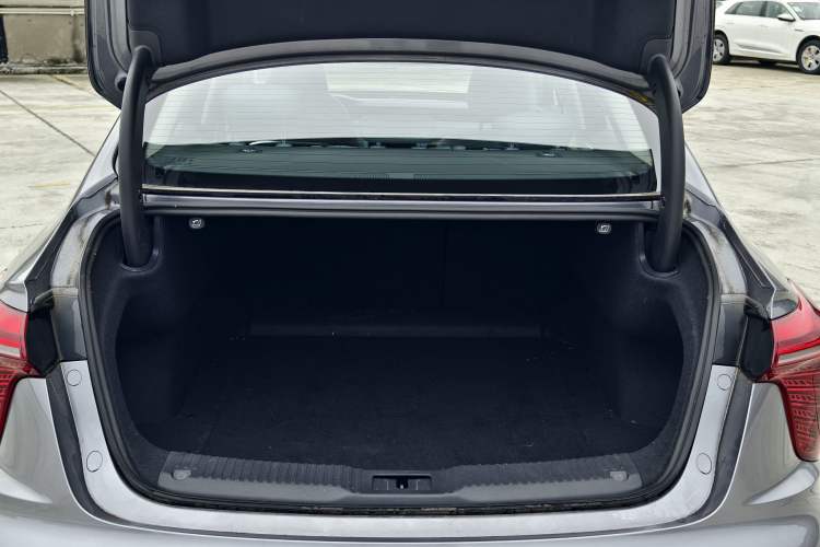 Used Hongqi H5 PHEV 2025 170 Super Hybrid Version Trunk