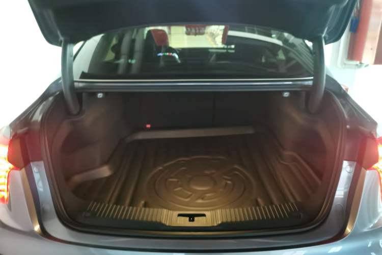 Used Hongqi H5 PHEV 2025 170 Super Hybrid Version Trunk