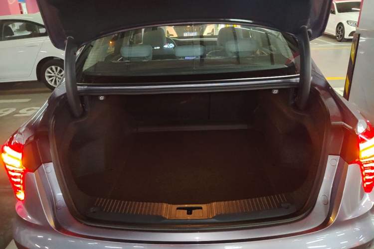 Used Hongqi H5 PHEV 2025 170 Super Hybrid Version Trunk