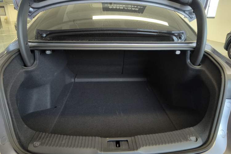 Used Hongqi H5 PHEV 2025 170 Super Hybrid Version Trunk