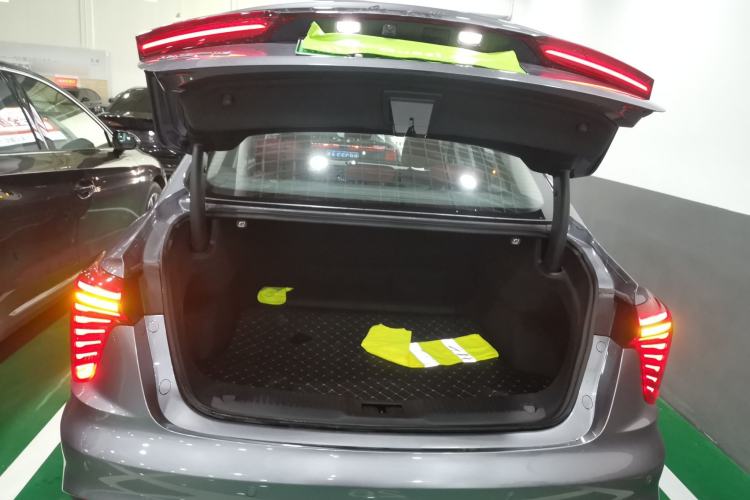 Used Hongqi H5 PHEV 2025 170 Super Hybrid Version Trunk