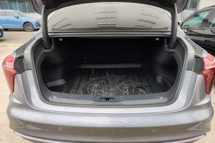 Used Hongqi H5 PHEV 2025 170 Super Hybrid Version Trunk