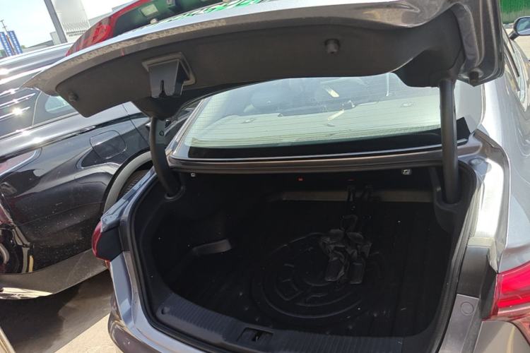 Used Hongqi H5 PHEV 2025 170 Super Hybrid Version Trunk