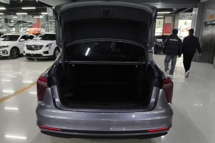 Used Hongqi H5 PHEV 2025 170 Super Hybrid Version Trunk