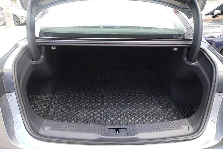 Used Hongqi H5 PHEV 2025 170 Super Hybrid Version Trunk