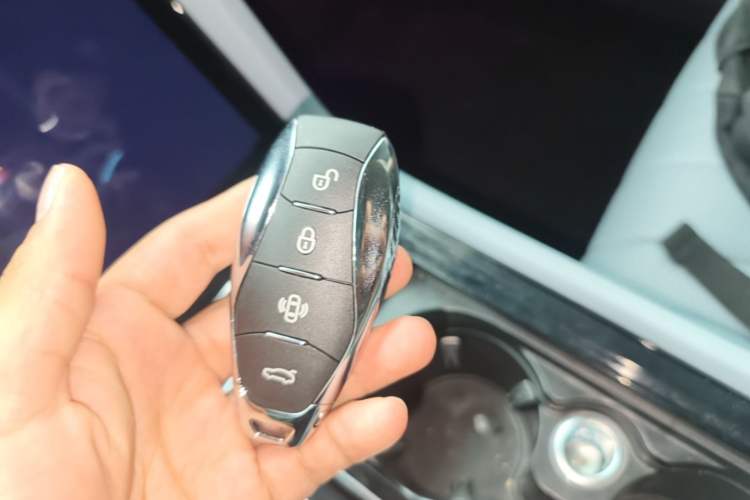 Used Hongqi H5 PHEV 2025 170 Super Hybrid Version Vehicle Key
